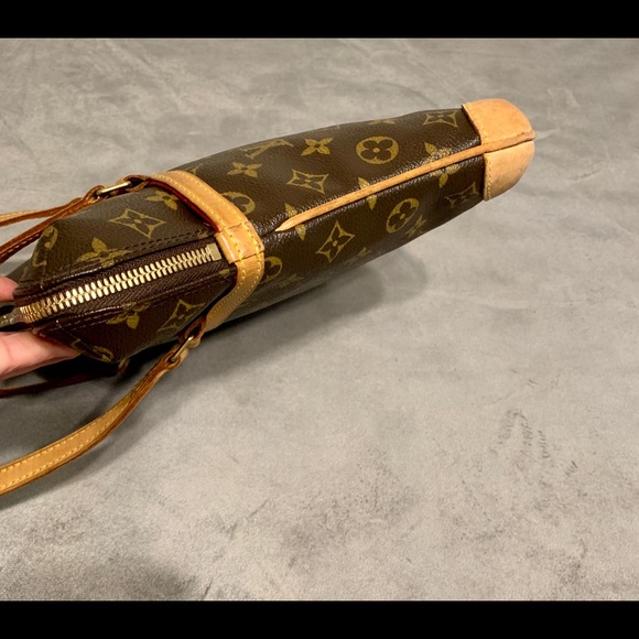 Authentic Louis Vuitton Coussin GM - Picture 14 of 16